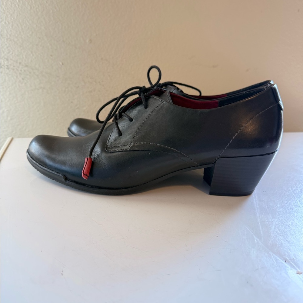 Tamaris Black Leather Heeled Oxfords Lace Up Block Heel Size 41 US 9.5 10 NWOB